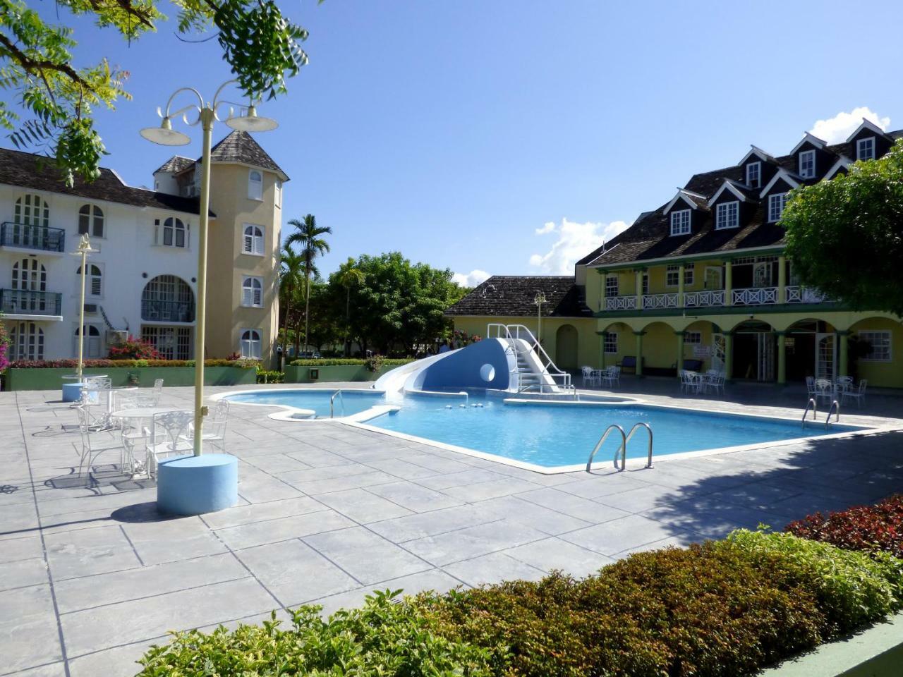 Beach One Bedroom Suite A17 오쵸 리오스 외부 사진
